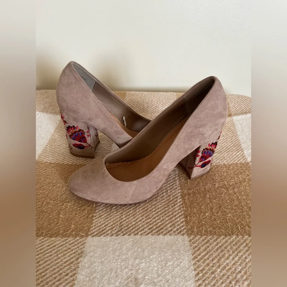 Restricted Chunky Embroidered Heels - Picture 3 of 6